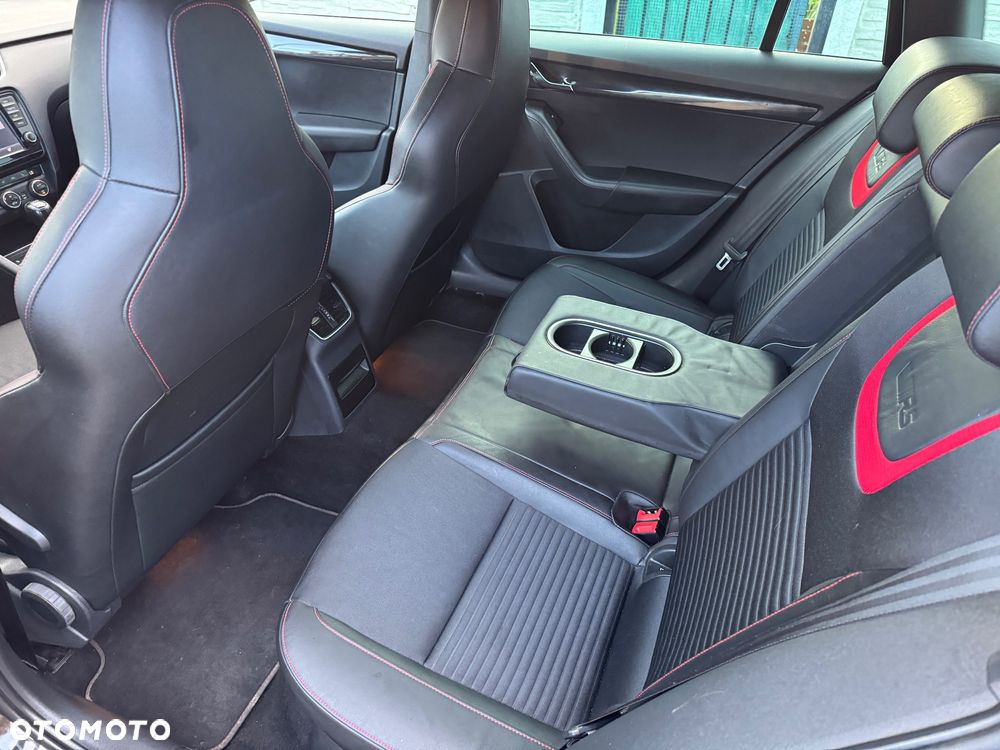 Skoda Octavia 2.0 TDI RS Challenge DSG - 24