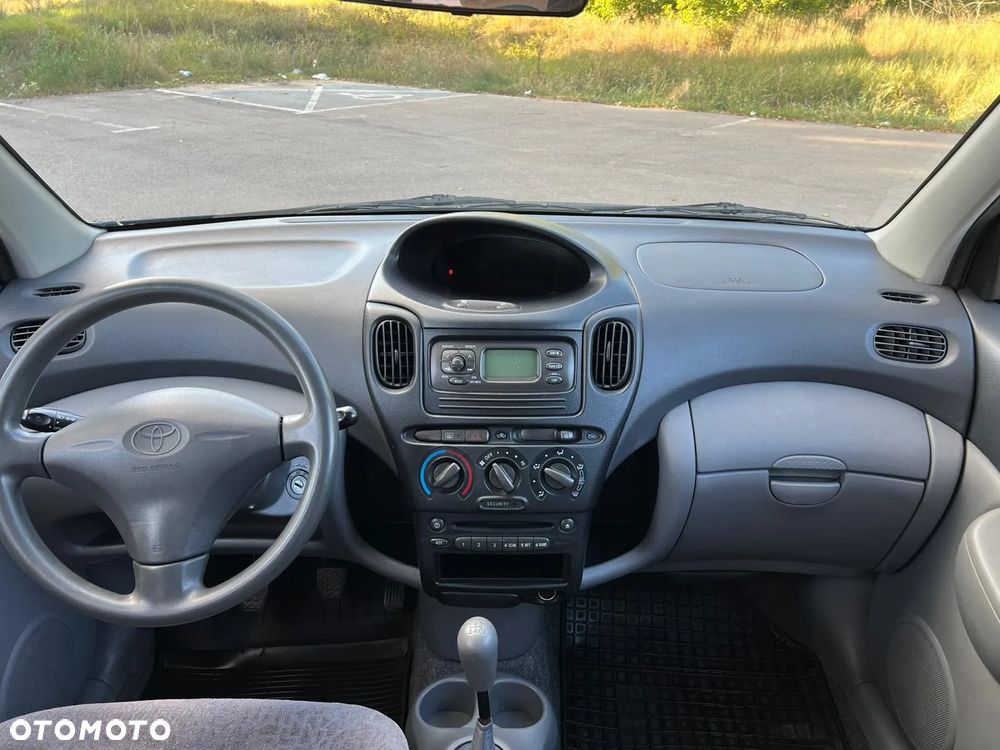 Toyota Yaris Verso 1.4 D-4D - 11