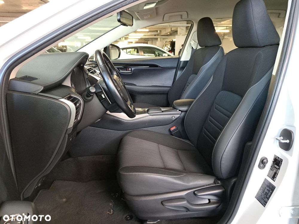 Lexus NX 300h Business Edition AWD - 11