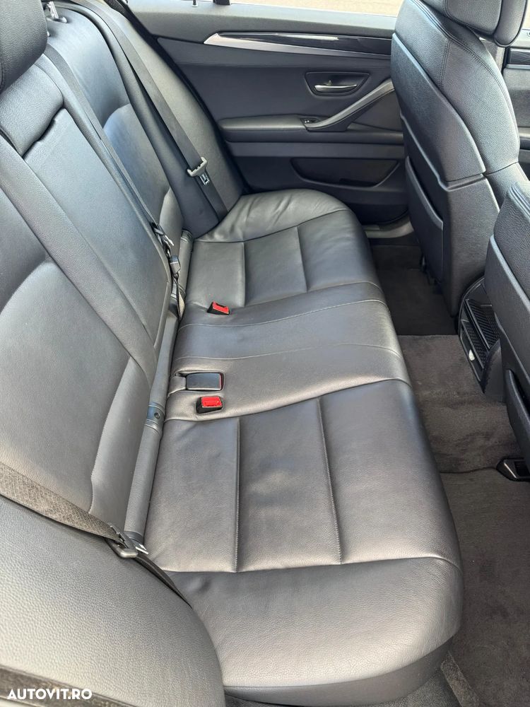 BMW Seria 5 530d xDrive - 14