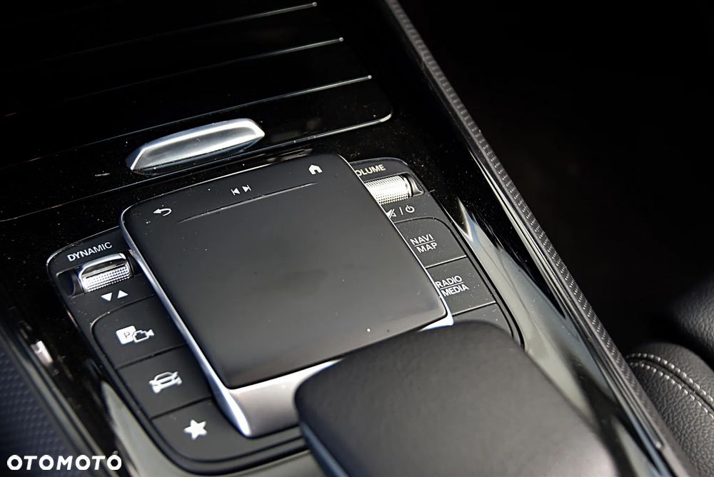 Mercedes-Benz GLB 200 7G-DCT - 30