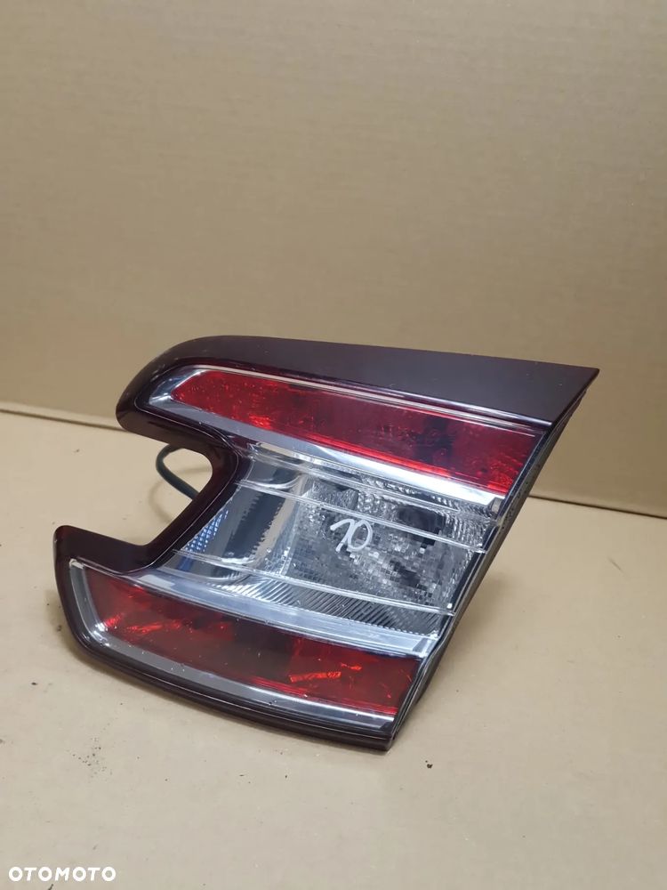 LAMPA PRAWA W KLAPE RENAULT MEGANE III KOMBI - 2