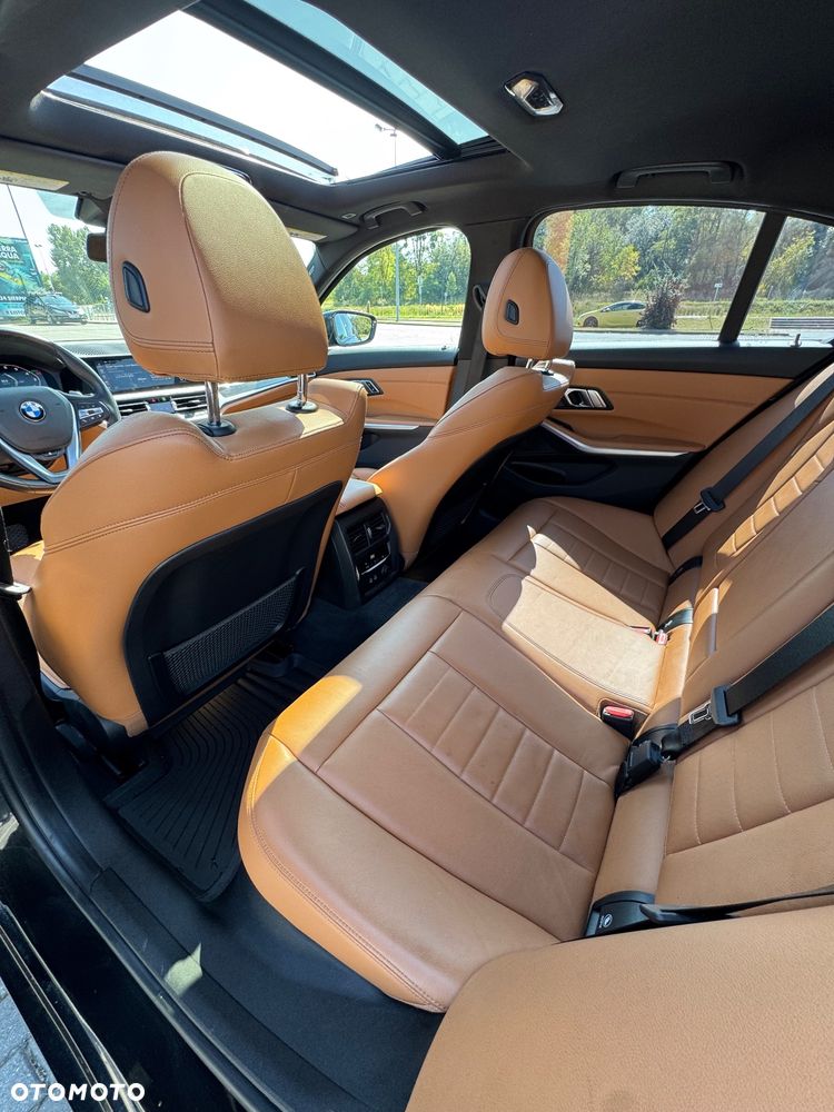 BMW Seria 3 330i Luxury Line sport - 12