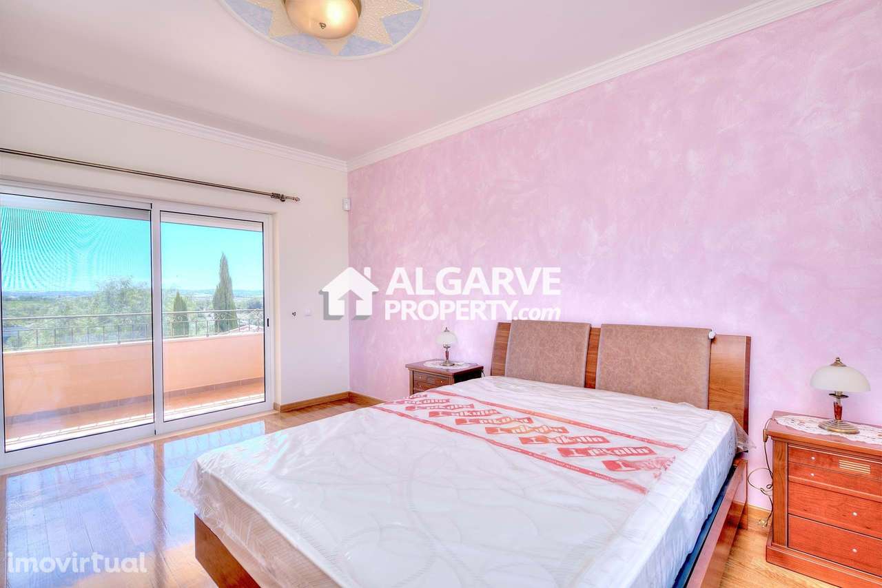 Moradia V4 perto de Faro - Descubra o seu refúgio ideal no coração do - Grande imagem: 4/35