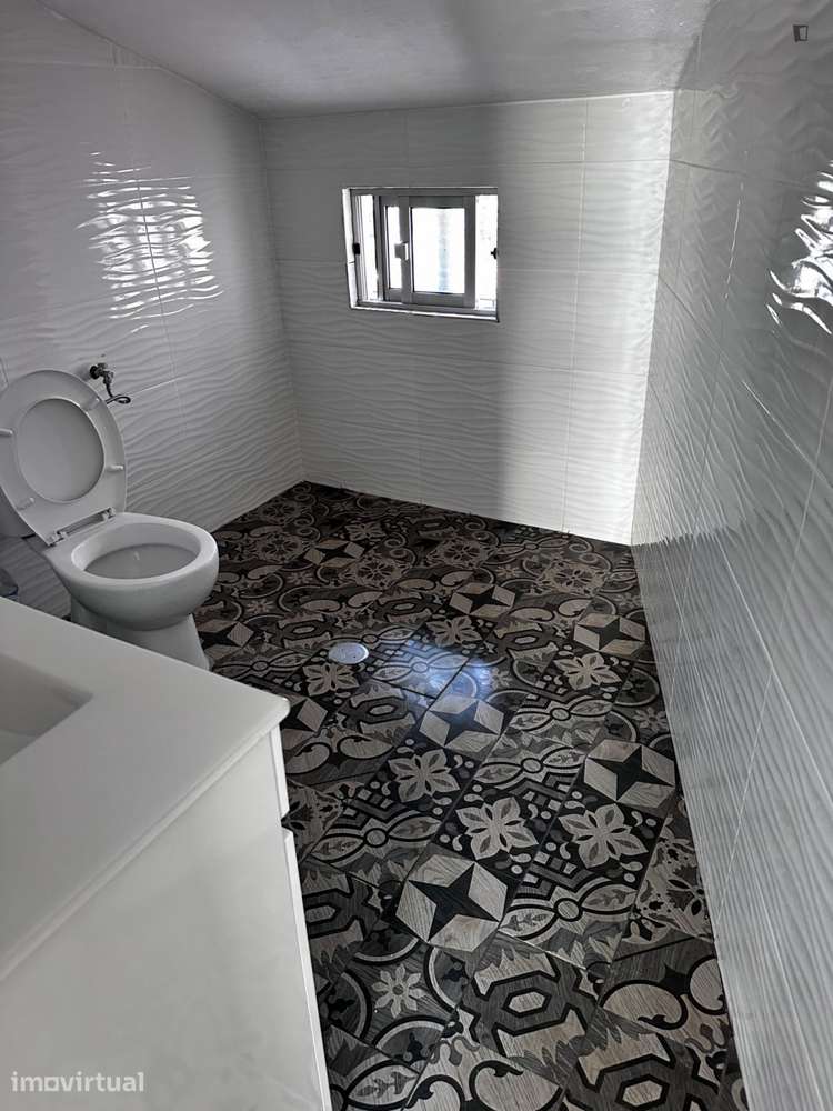 Quarto - localizado em Montes Claros Coimbra - Grande imagem: 2/38