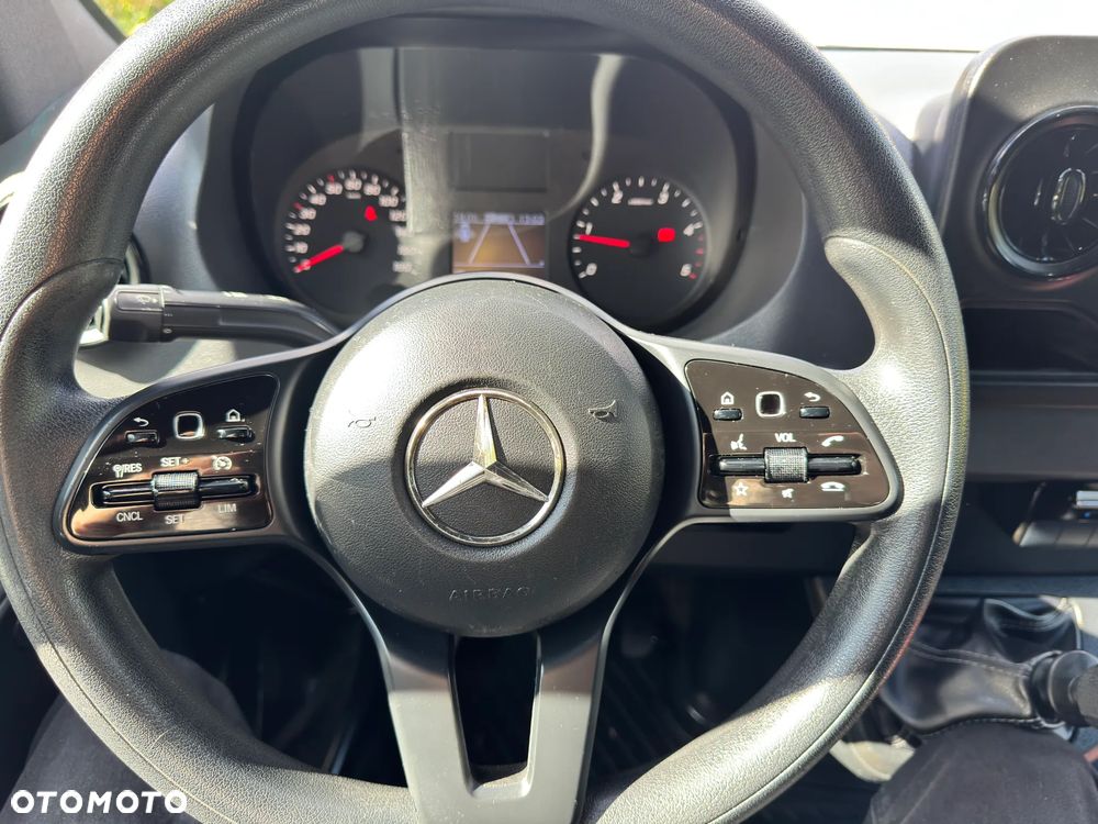 Mercedes-Benz SPRINTER L2H1 - 23
