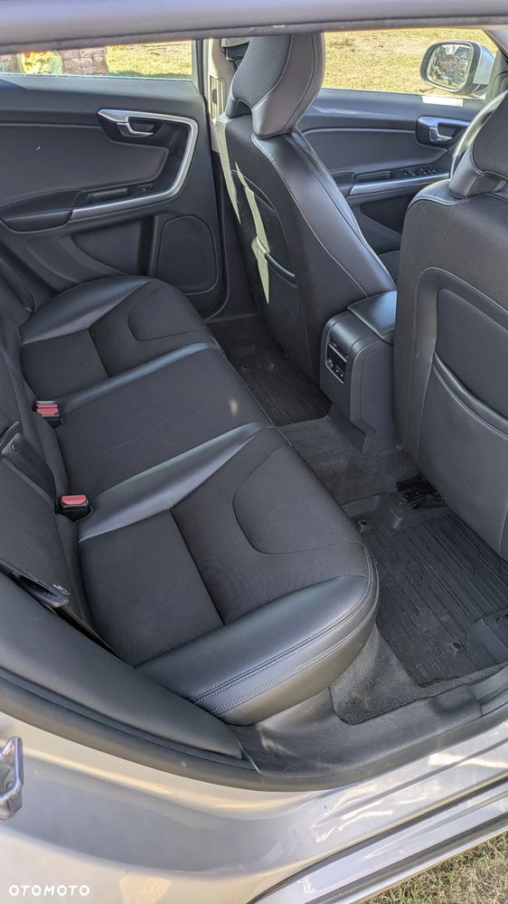 Volvo V60 D4 Drive-E R-Design Momentum - 11