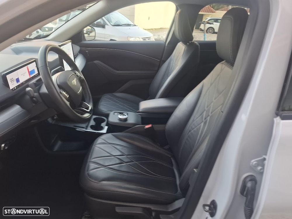 Ford Mustang Mach-E Premium - 32