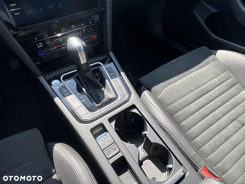 Volkswagen Passat - 16