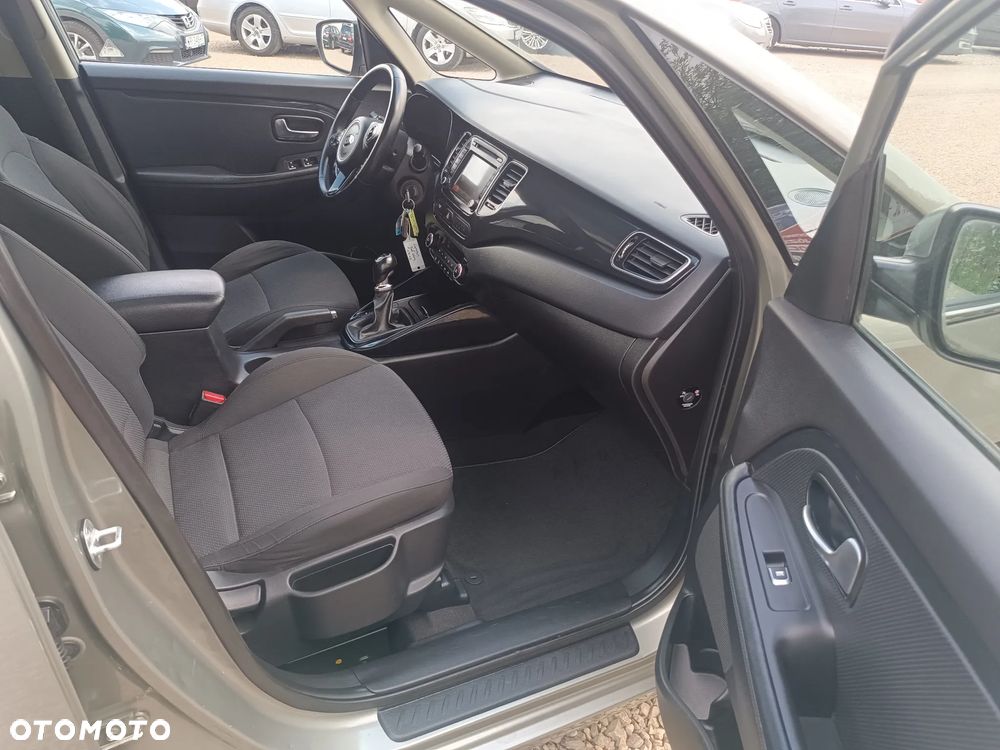 Kia Carens 1.7 CRDi 115 Dream Team Edition - 30