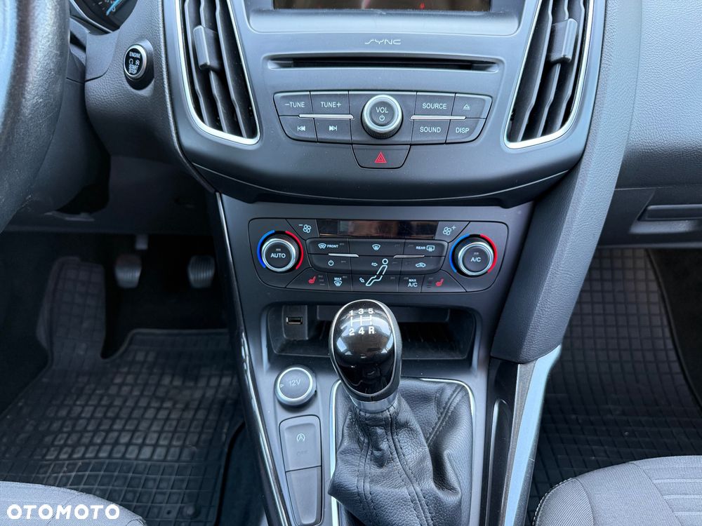 Ford Focus 1.0 EcoBoost Titanium - 28