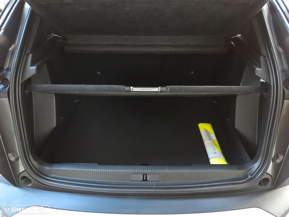 Peugeot 2008 1.2 PureTech Allure EAT8 - 29