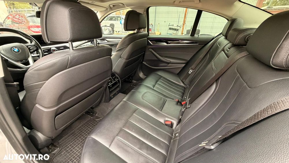 BMW Seria 5 520i Aut. Luxury Line - 16