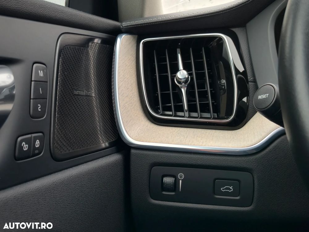 Volvo XC 60 B4 D AWD Geartronic Inscription - 32