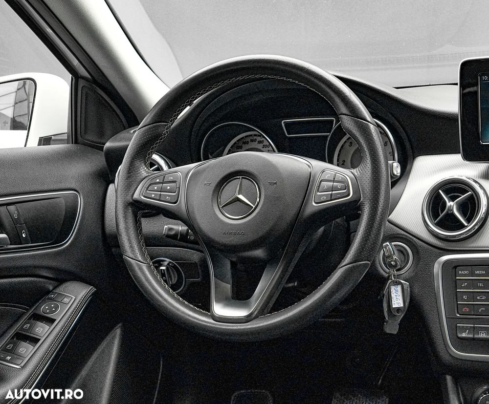 Mercedes-Benz GLA 200 d 4MATIC 7G-DCT Urban - 18