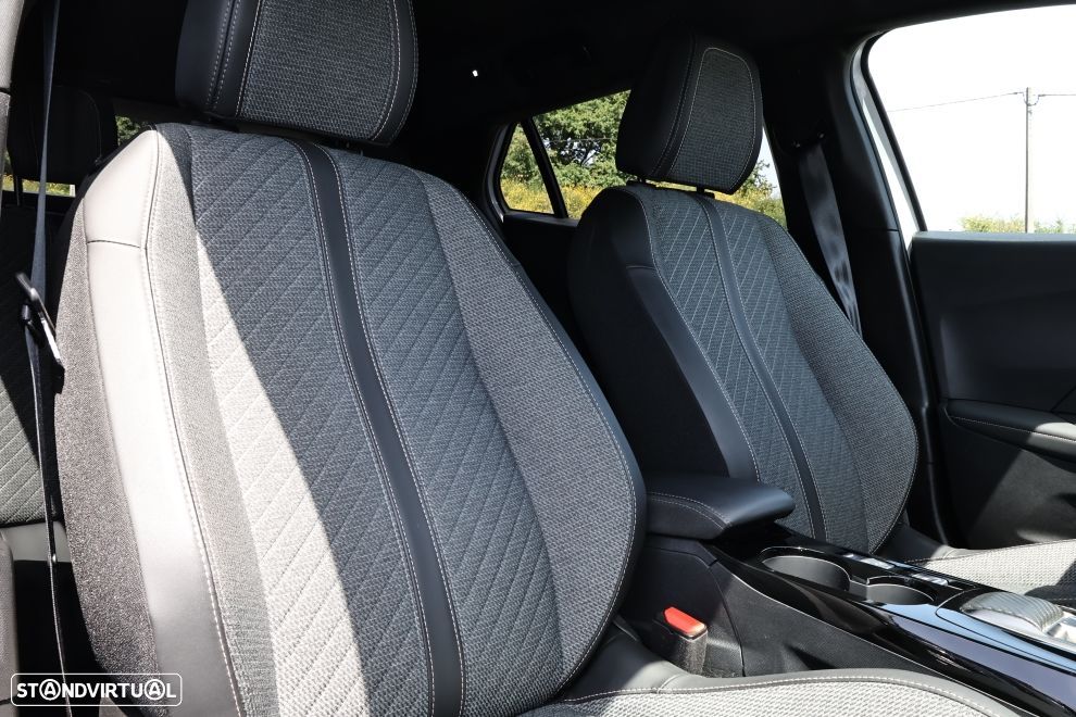 Peugeot 2008 1.2 Hybrid Allure e-DCS6 - 11