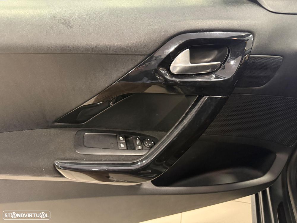 Peugeot 208 1.2 PureTech Style - 8