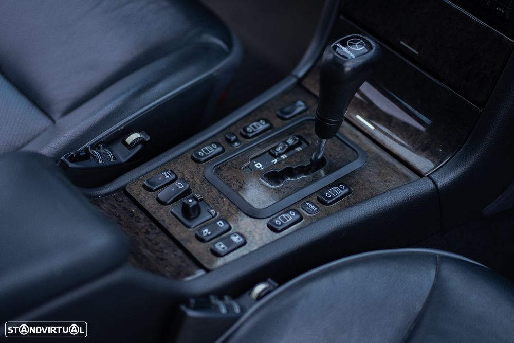 Mercedes-Benz E 320 - 43