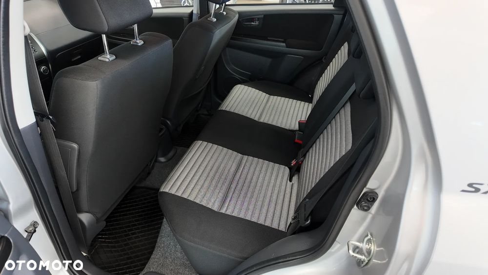 Suzuki SX4 1.6 Premium - 14