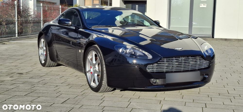 Aston Martin V8 Vantage - 11