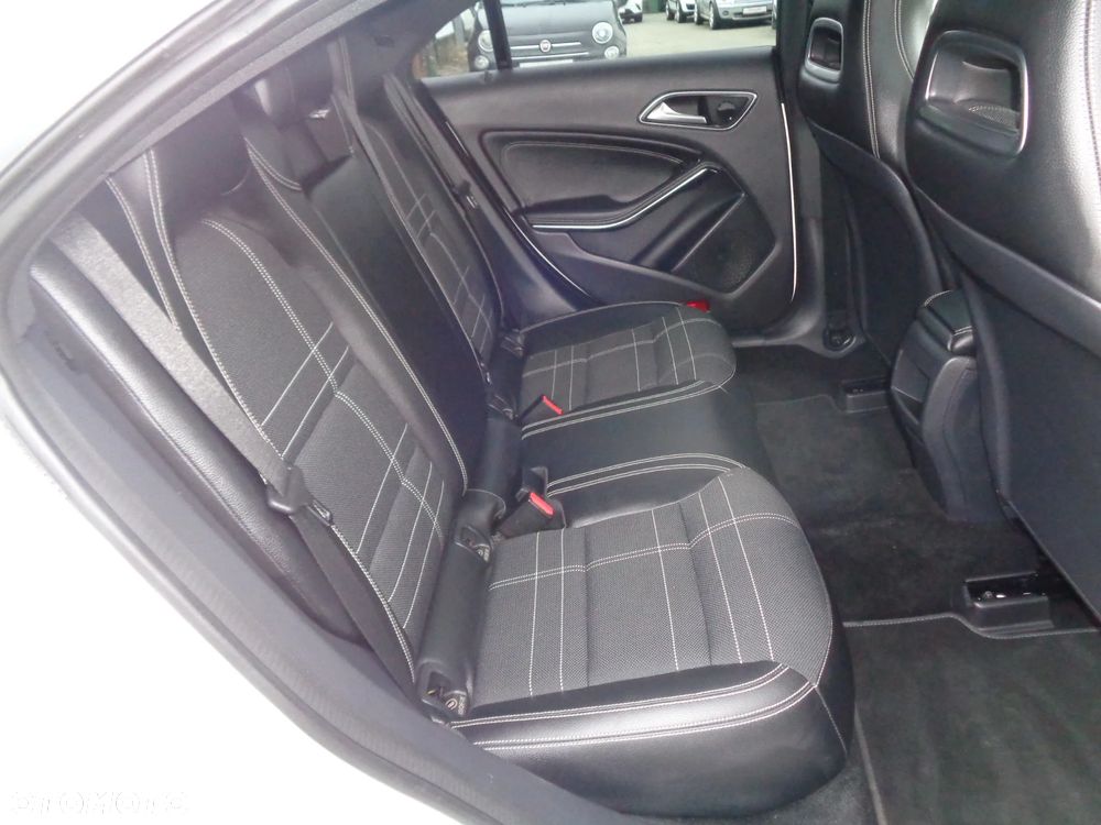 Mercedes-Benz CLA 180 Urban - 19