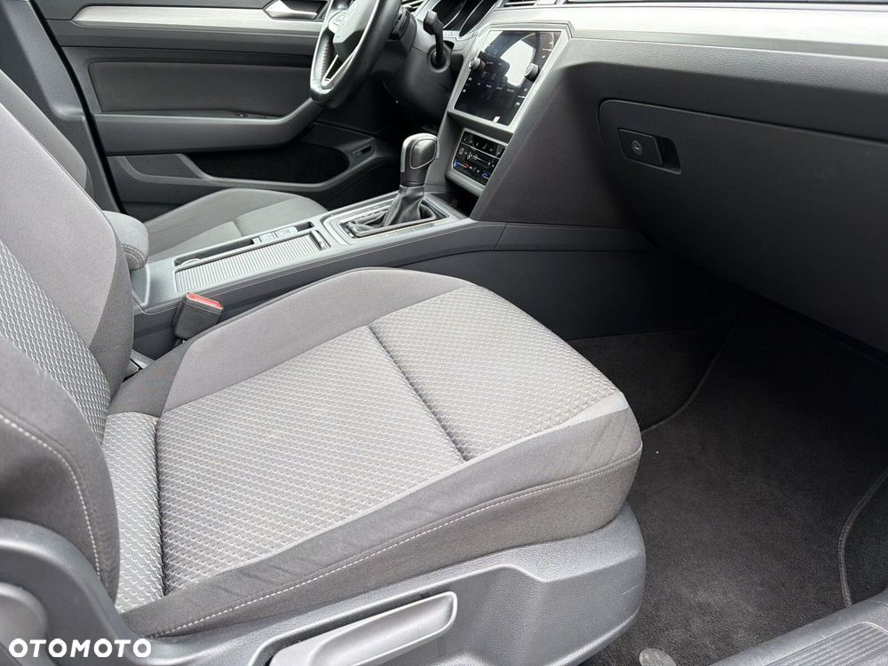 Volkswagen Passat - 24