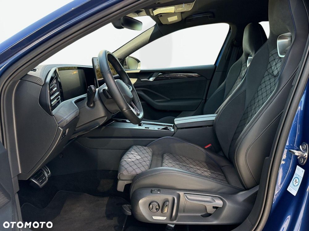Volkswagen Passat Variant 2.0 TDI SCR R-Line DSG - 11