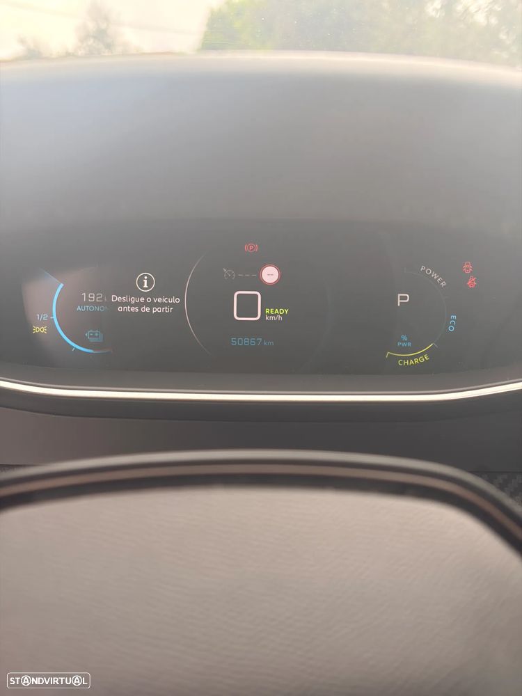 Peugeot e-2008 Allure - 10