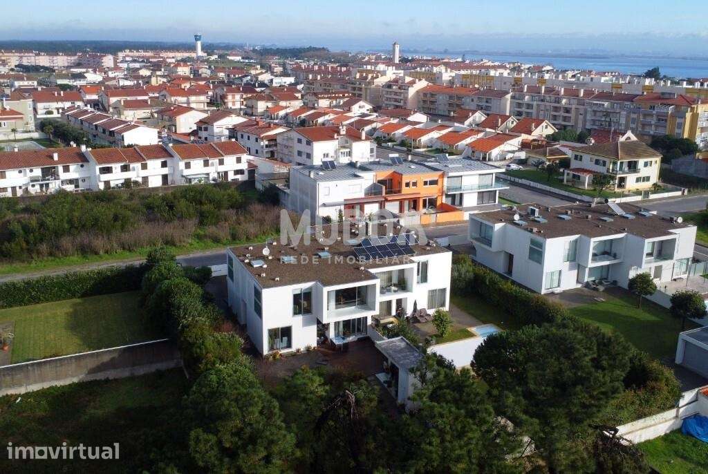 Luz, espaço e tranquilidade a poucos minutos da ria — Moradia T4 na To - Grande imagem: 2/42