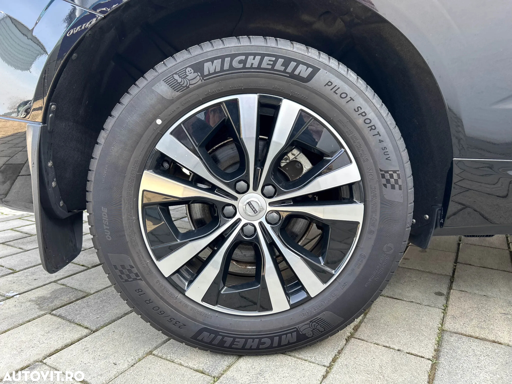 Volvo XC 60 B5 MHEV AT8 AWD Momentum Pro - 15