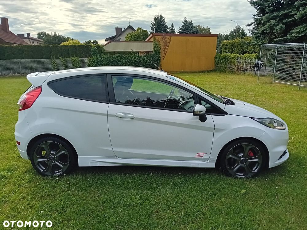 Ford Fiesta 1.6 EcoBoost mit Leder-Sport-Paket ST - 14