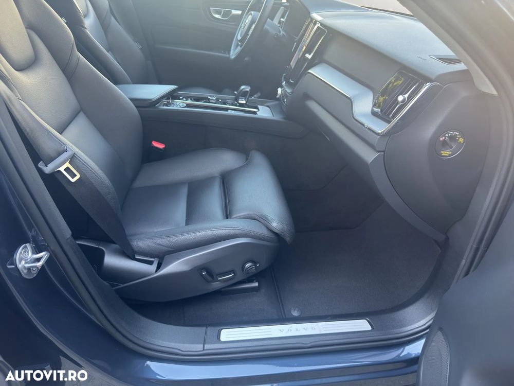 Volvo XC 60 B4 MHEV AT FWD Core - 23