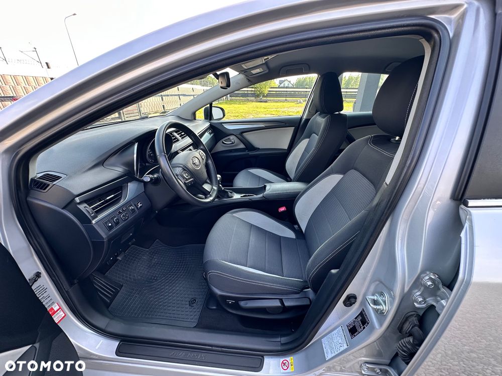 Toyota Avensis 1.8 Active - 24