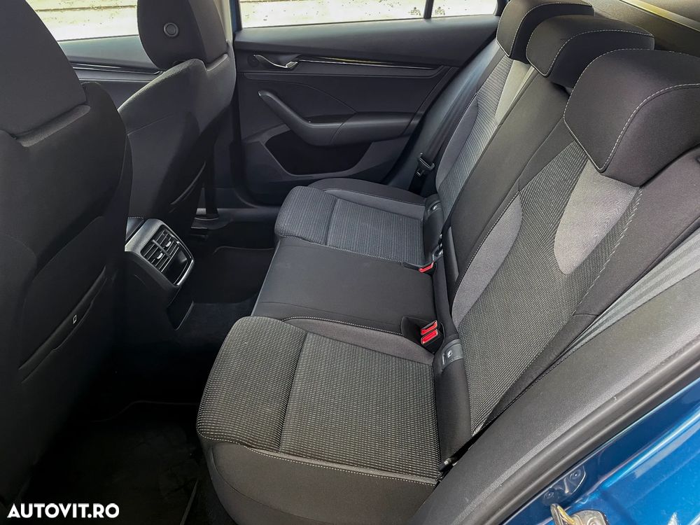 Skoda Octavia Combi 2.0 TDI DSG Style - 10