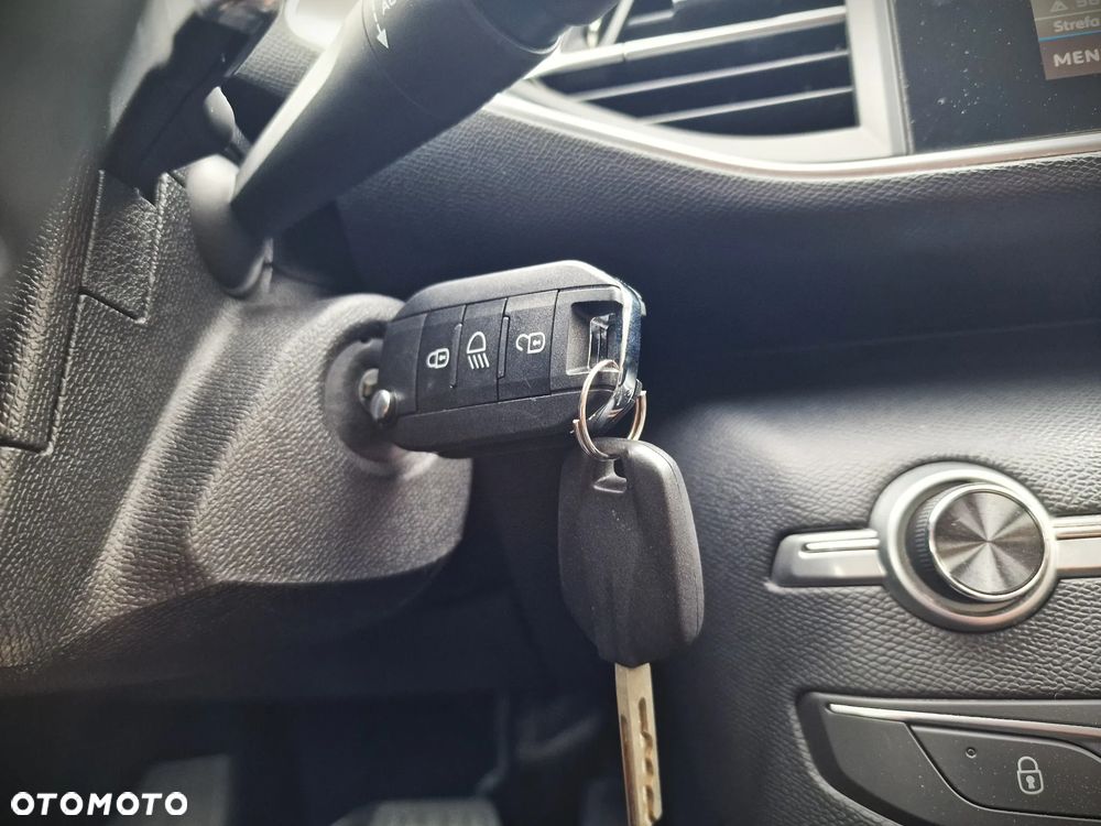Peugeot 308 1.5 BlueHDi Allure S&S EAT6 - 32
