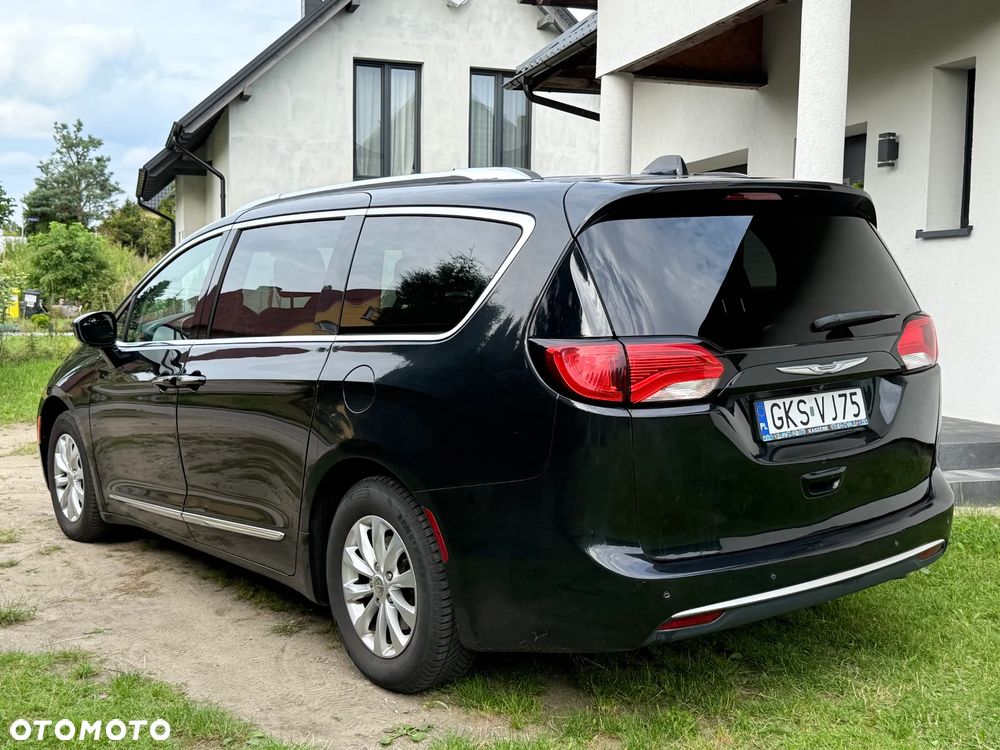 Chrysler Pacifica - 4