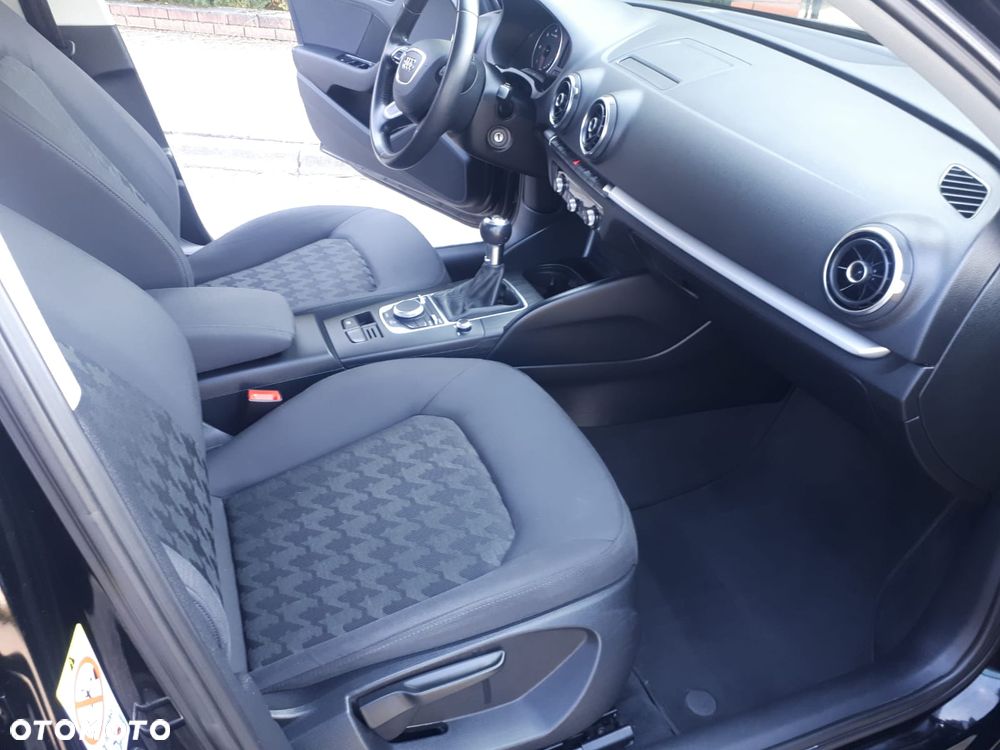 Audi A3 Sportback 1.6 TDI DPF Ambiente - 15