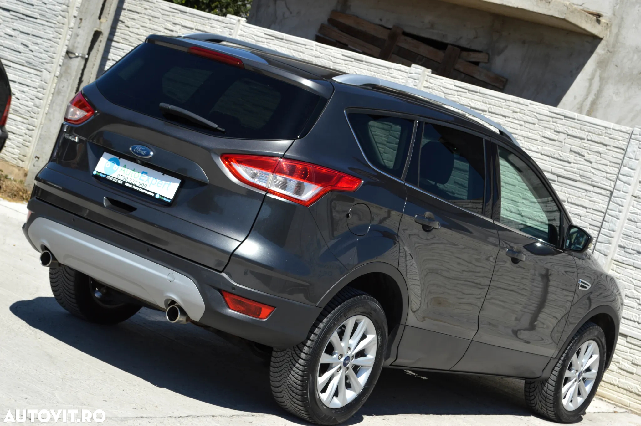 Ford Kuga 2.0 TDCi 4x4 Aut. Titanium - 4