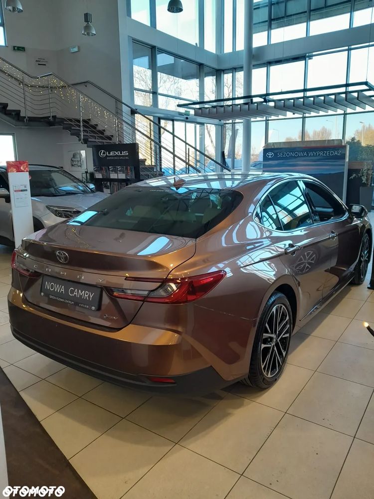 Toyota Camry - 4