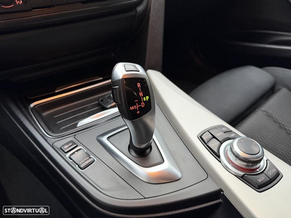 BMW 318 d Touring Line Sport Shadow Auto - 19