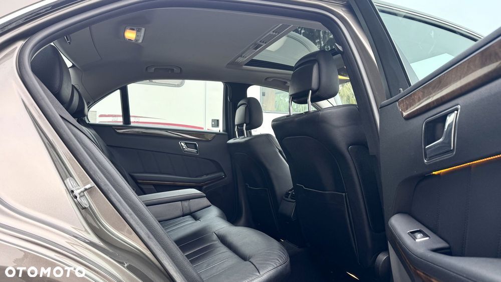 Mercedes-Benz Klasa E 250 CGI BlueEFFICIENCY Automatik Elegance - 28