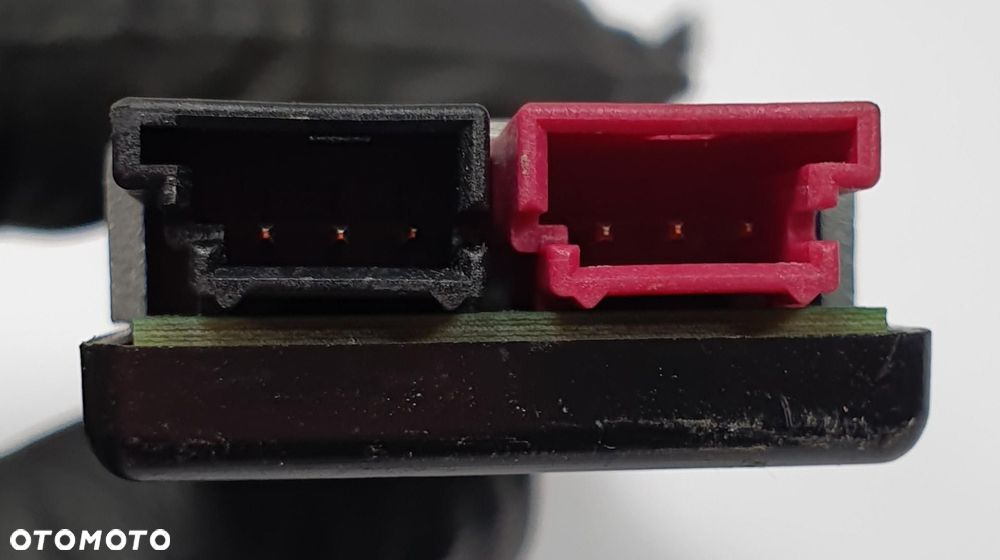 WZMACNIACZ ANTENY MERCEDES W204 A2048200189 - 2