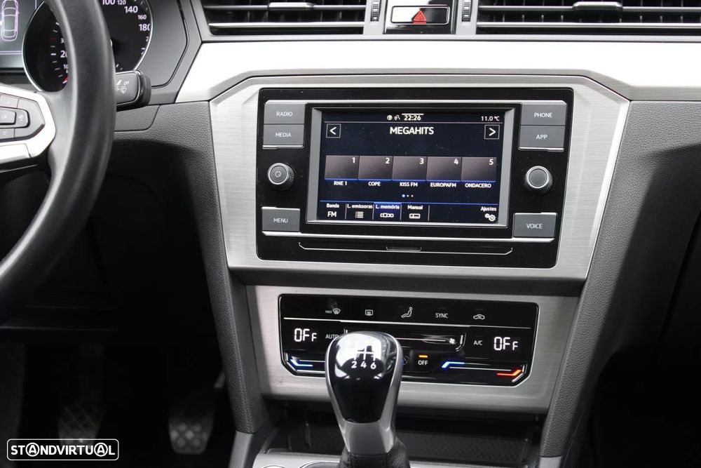 VW Passat 2.0 TDI Elegance - 12