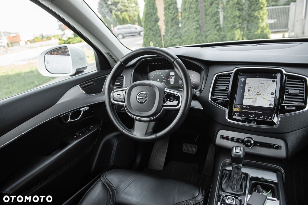 Volvo XC 90 D5 AWD Geartronic Momentum - 26
