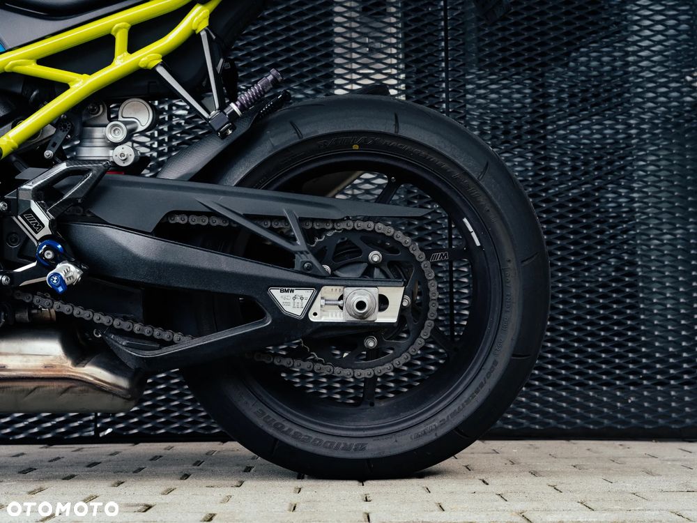 BMW S - 4