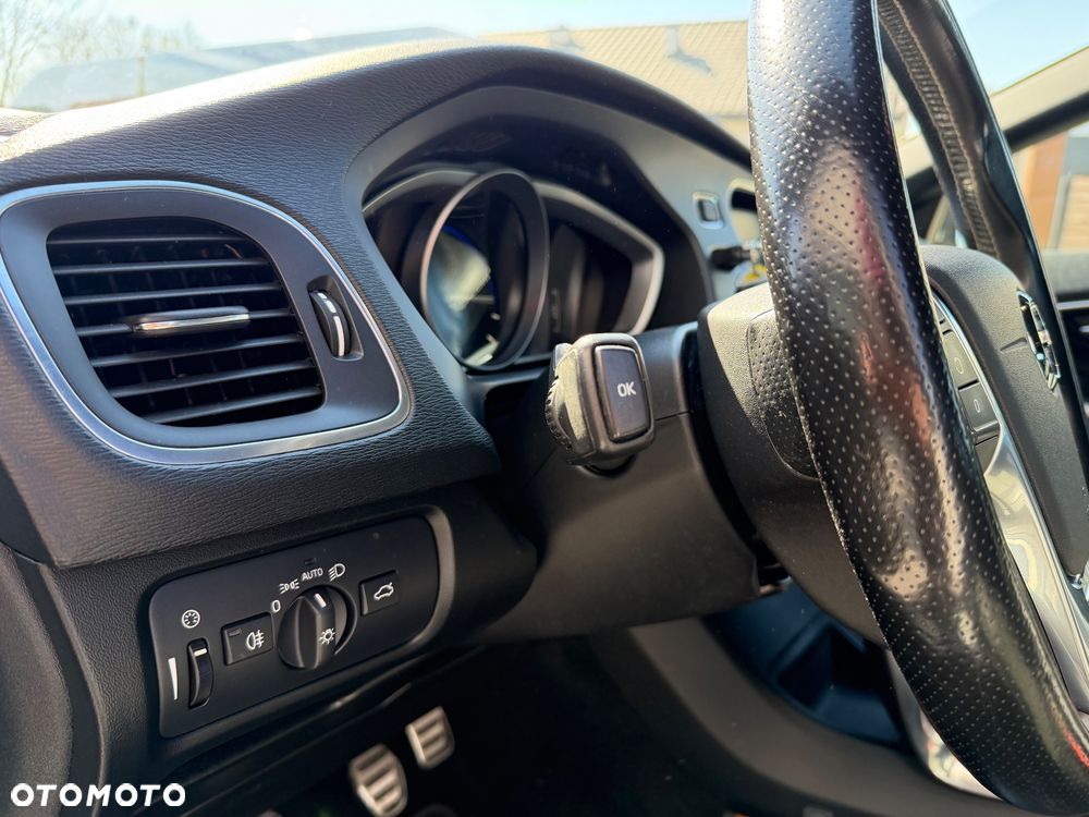 Volvo V40 D2 RDesign - 12