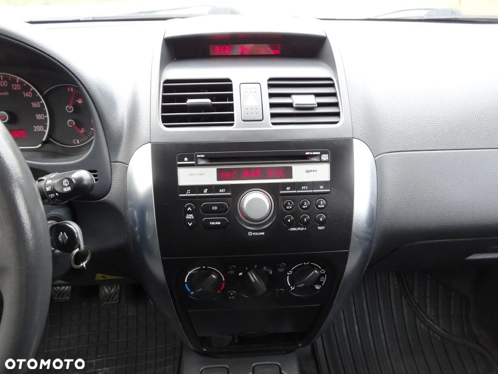 Suzuki SX4 1.6 GLX / Comfort - 25