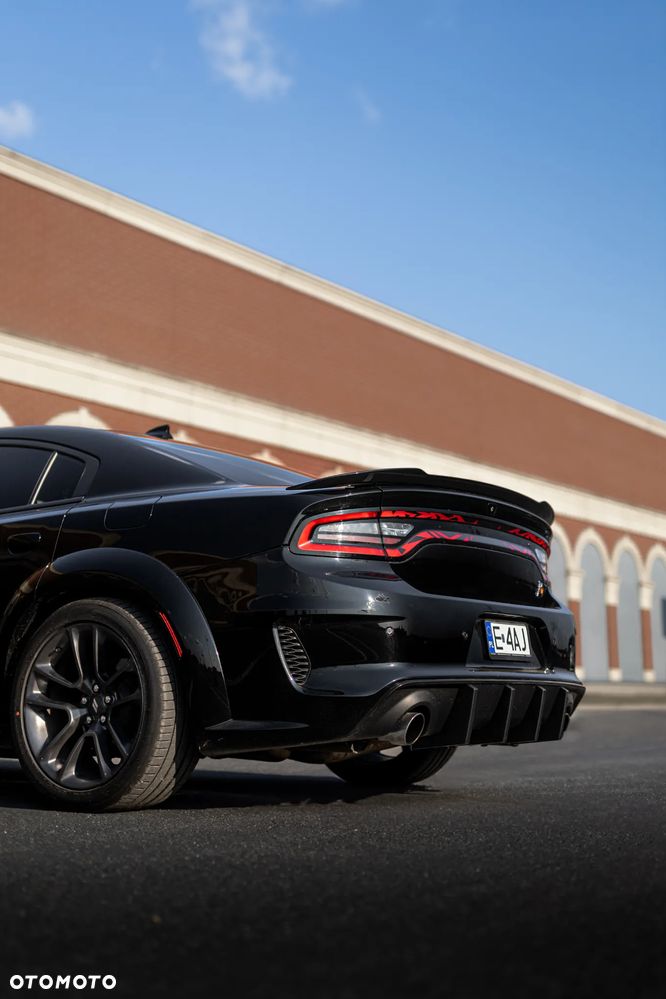 Dodge Charger 6.4 Scat Pack - 8