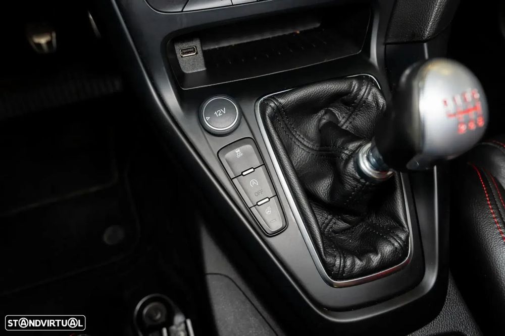 Ford Focus 2.0 EcoBoost ST c/ Pack Pele Desportiva - 24