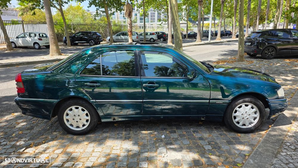 Mercedes-Benz C 220 D Elegance — fotografia 11